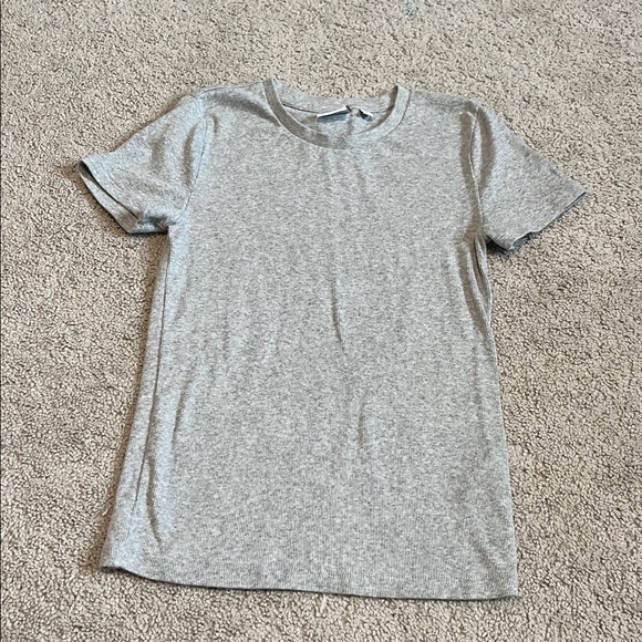 Bundle of 2 Aritzia Gray TNA Tees - Picture 6 of 9